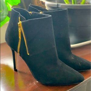 Super cute brand new never worn Ivanka booties
